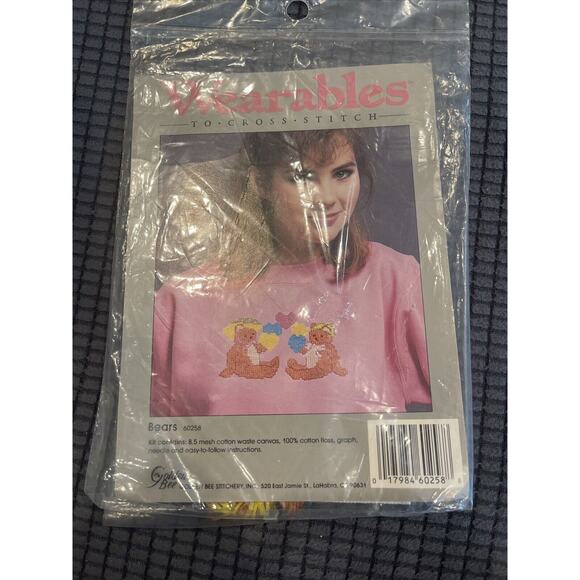 VTG WEARABLES CROSS STITCH/Crewel CLOTH KIT TEDDY BEAR 8.5 ct Fabric Design - Picture 1 of 1